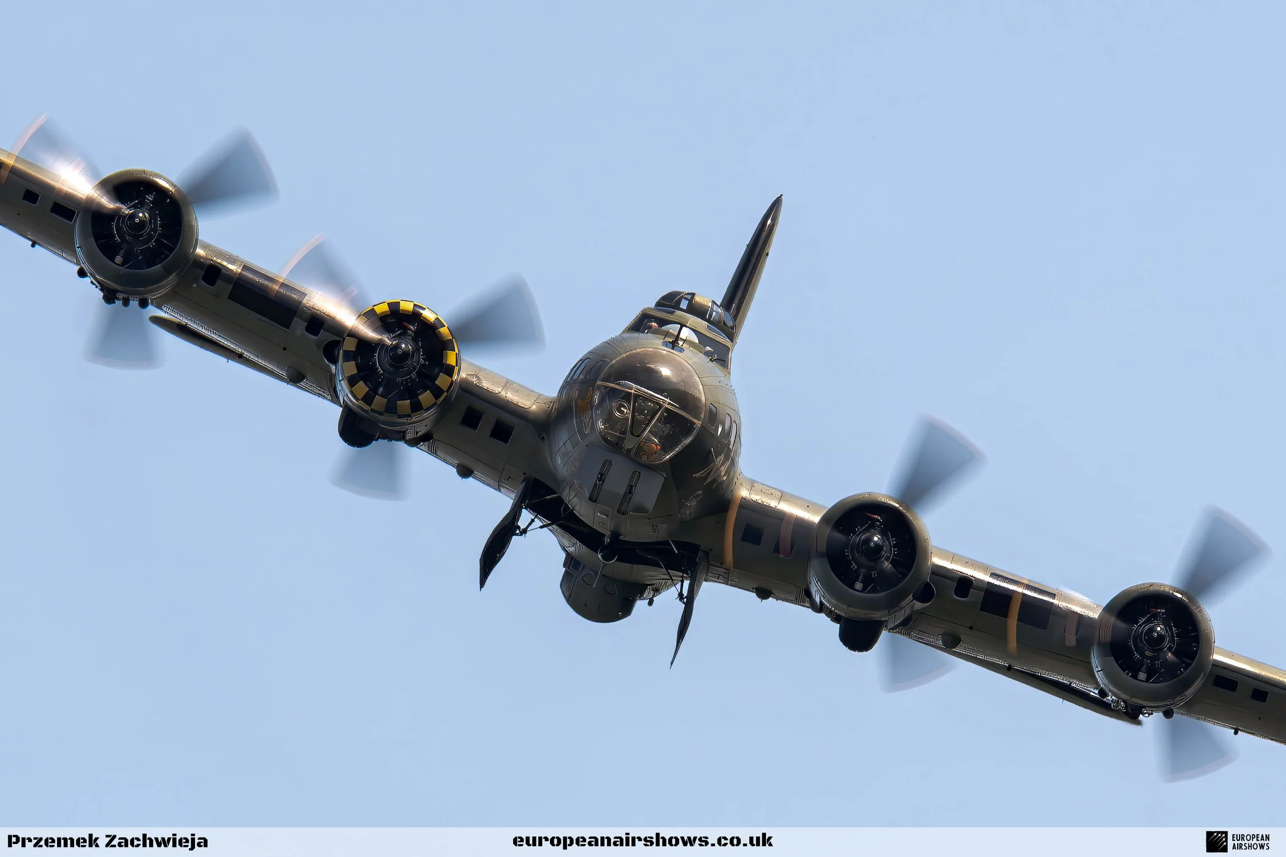 Boeing B-17G Flying Fortress G-BEDF 